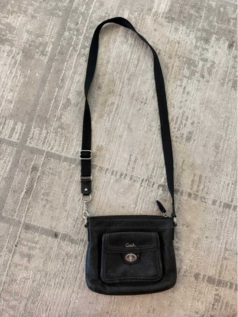 Coach F45012 Black Pebbled Leather Turnlock Swingpack Crossbody Bag